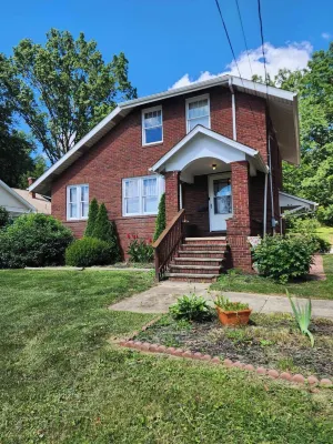 Cozy, cute home close to College of Wooster and Amish Country, Ohio Hotels near Music on Market