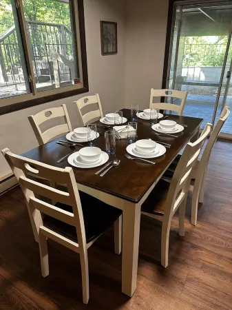 Cox Riverside Retreat - 32 miles to Springfield