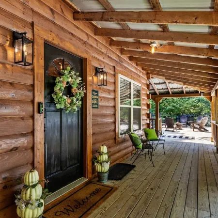 MODERN UPSCALE CABIN WITH UNOBSTRUCTED LAKE & MOUNTAIN VIEWS