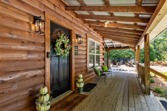 MODERN UPSCALE CABIN WITH UNOBSTRUCTED LAKE & MOUNTAIN VIEWS