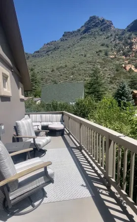 Sedona/Oak Creek Canyon Retreat—Fantastic location & scenic canyon views! Отели рядом с достопримечательностью «Парк штата Слайд Рок»