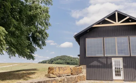 Red Hill Farm's Newly Renovated "Bunkhouse" with Hot tub and Gameroom