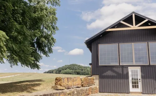 Red Hill Farm's Newly Renovated "Bunkhouse" with Hot tub and Gameroom Hotel a Guernsey County