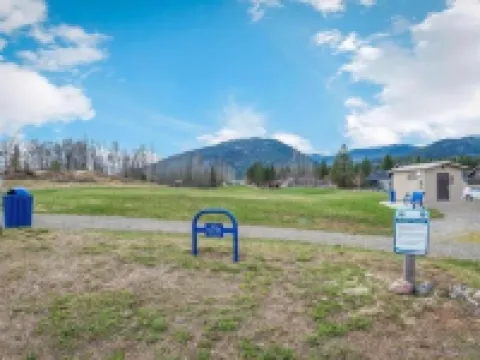 Large Cottage Near Downtown, Beach & Skiing #116 Hotels in Ponderay