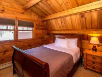 Log Cabin Overlooking Black Mtn and Near Story Land Hotels in Jackson