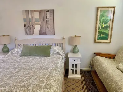 Two Bedroom Paia Beach House Less in the middle of all the North Shore beaches