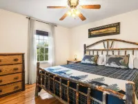 Pet and Family Friendly Luxury Cabin with Hot Tub and Mountain Views Hotels in Yancey County