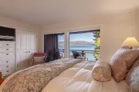 Luxury Re-modeled Lake Front, Stunning Views - Private beaches, piers, hiking