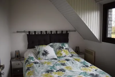 Rent House 400m from the beach Cromenac'h Bord de Mer附近的飯店