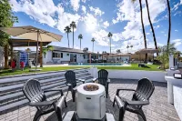 Pontoon Boat/Games/King Bed/Hot Tub/Family Fun!