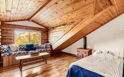 6 bedroom spacious cabin near Watson Lake, sleeps 14