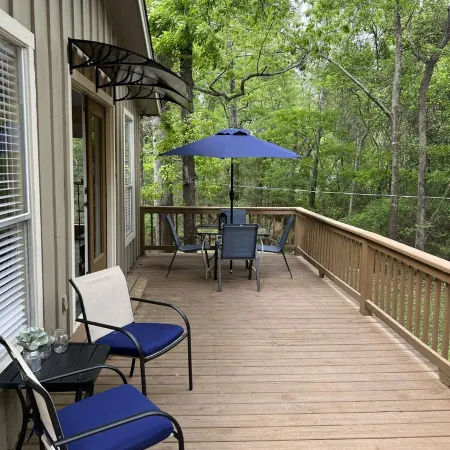 2 BDRM Treehouse Hideaway- Lake Conroe | Boat ramp