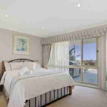 Resort Style Apartment (Ground Floor) - Pool & More. Pets Welcome. Rooms