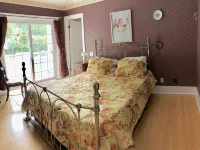 Gorgeous 1838 Greek Revival home in historic Seneca Lake with with lake  access.