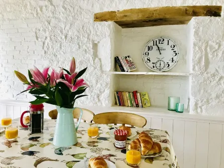 La Blatière the Stables-Pool, Sauna&Gym-Games Room,Rural Setting Close to it All Отели в г. Дё-Севр