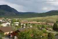 Yellowstone Archview Guesthouse- Stunning Views For Your Ultimate Family Getaway