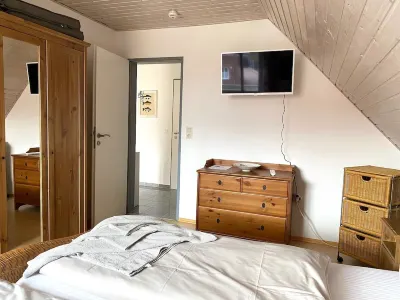 Fernblick: Chic, Colorful 2-Room Apartment with Balcony in a Top Location Directly on the Siel Hotels in der Nähe von Evangelisch-reformierte Kirche Greetsiel