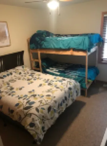 East Twin Lake House - Kayak, SUP - 2 Minutes to town