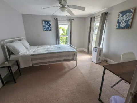 5 min to the Corning Museum of Glass! Family-sized Duplex w/ pool table & patio