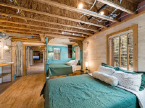 Cozy Home - 3 min to Sister Bay Downtown, Beach, & Pirates Cove Adventure Golf Hotels in Sister Bay