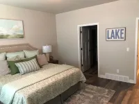 Vacation In STYLE! 2 minutes to Road America, Beach, Golf, Downtown Elkhart Lake