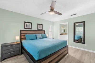 Family beach house by water park, Pier park, more!