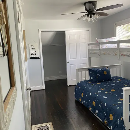Chic 3bed 2bath Home with free parking close to United Center
