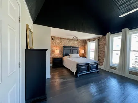 Historic Skylight Studio - 1 Bedroom Apartment Отели в г. Женева