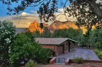 Sedona Vista Art Cottage - Historic & Beautiful!  - 100% 5-Star Reviews!! - Maalaistalo