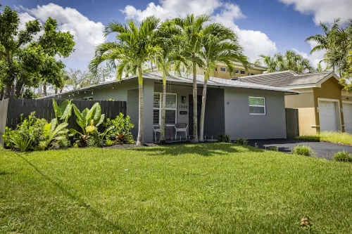 Hidden Gem in Fort Lauderdale area! Beautiful 3 BDR/2 BATH centrally located!