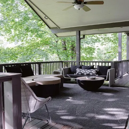 Lakefront Retreat in Quite Cove on Luxurious Lake Toxaway Отели в г. Хогбек