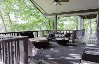 Lakefront Retreat in Quite Cove on Luxurious Lake Toxaway Hotels in Hogback