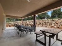 Spacious, Private Hot Tub, 6 bedrooms 5 Ensuite Bathrooms. 7th night FREE! Hotels in Kane County