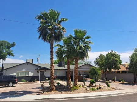 Amazing Pool, Spa, and Outdoor Entertainment Center Отели рядом с достопримечательностью «Музей штата Невада»