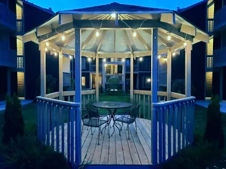 The Rock is located in downtown Blowing Rock. Отели в г. Blowing Rock