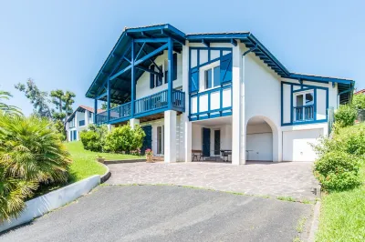 Villa D'exception Avec Piscine et vue Pyrénées 6 Chambres Hôtels à proximité de : Villa Leihorra