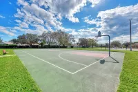 Bradenton’s SUNshine Bellis - private POOL with a VIEW!