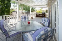 Central, Classic, Contemporary , Comfortable, Convenient , Charming - balcony