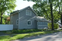 House of TarTar with Year Long Hot Tub Next to Adorable Downtown Valparaiso Hotels in Center Township