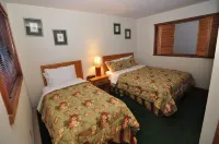 Ski-in ski-out 3 Bdrm Chalet w sauna on slopes & lake - Sleeps 8