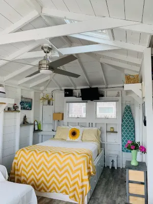 Water View Cottage within Steps to Private Beach