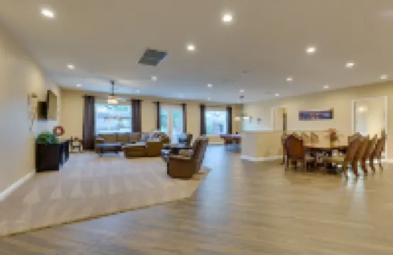 Family Friendly 4000 Sq Ft 5 Bed 5.5 Bath, With Pool And Spa,  3 Miles To Strip