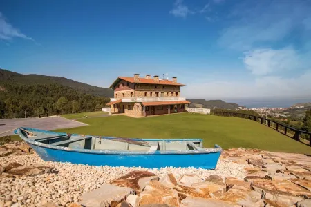 Rural apartment with sea views