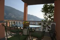 Magnificent villa in a spectacular setting with 360° views of the Mediterranean