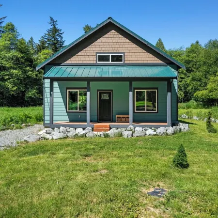 Cabin at Rainier: New-AC-WiFi-Lg. Yard