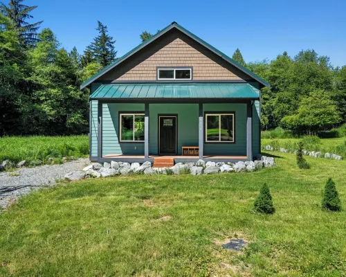 Cabin at Rainier: New-AC-WiFi-Lg. Yard Hotels in Ashford