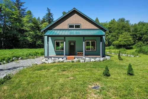 Cabin at Rainier: New-AC-WiFi-Lg. Yard