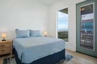 Two Primary Suites! Fantastic views of the beach! 5bed, 4.5bath sleeps 21.