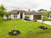 NEW Coastal Paradise GEM!! Spacious 4BR, 3 Full Baths w/Pool!! PET FRIENDLY!!! Hotels near Publix Super Market at Corkscrew Village