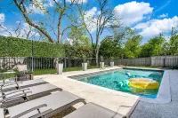 Cowtown Oasis w/ Gated Pool, Huge Backyard, BBQ! - Private Pools